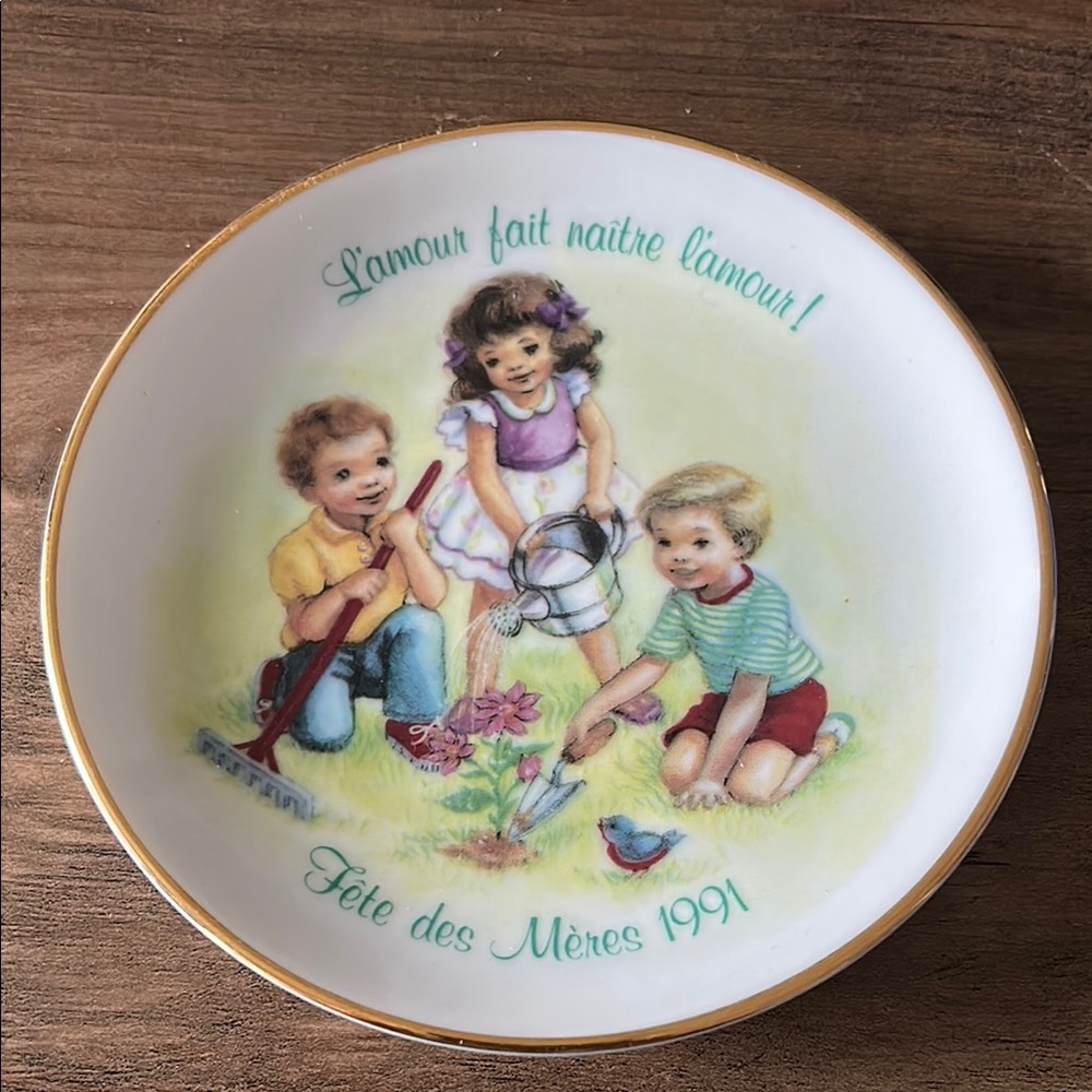Vintage 1991 Mother’s Day Avon collector plate French
